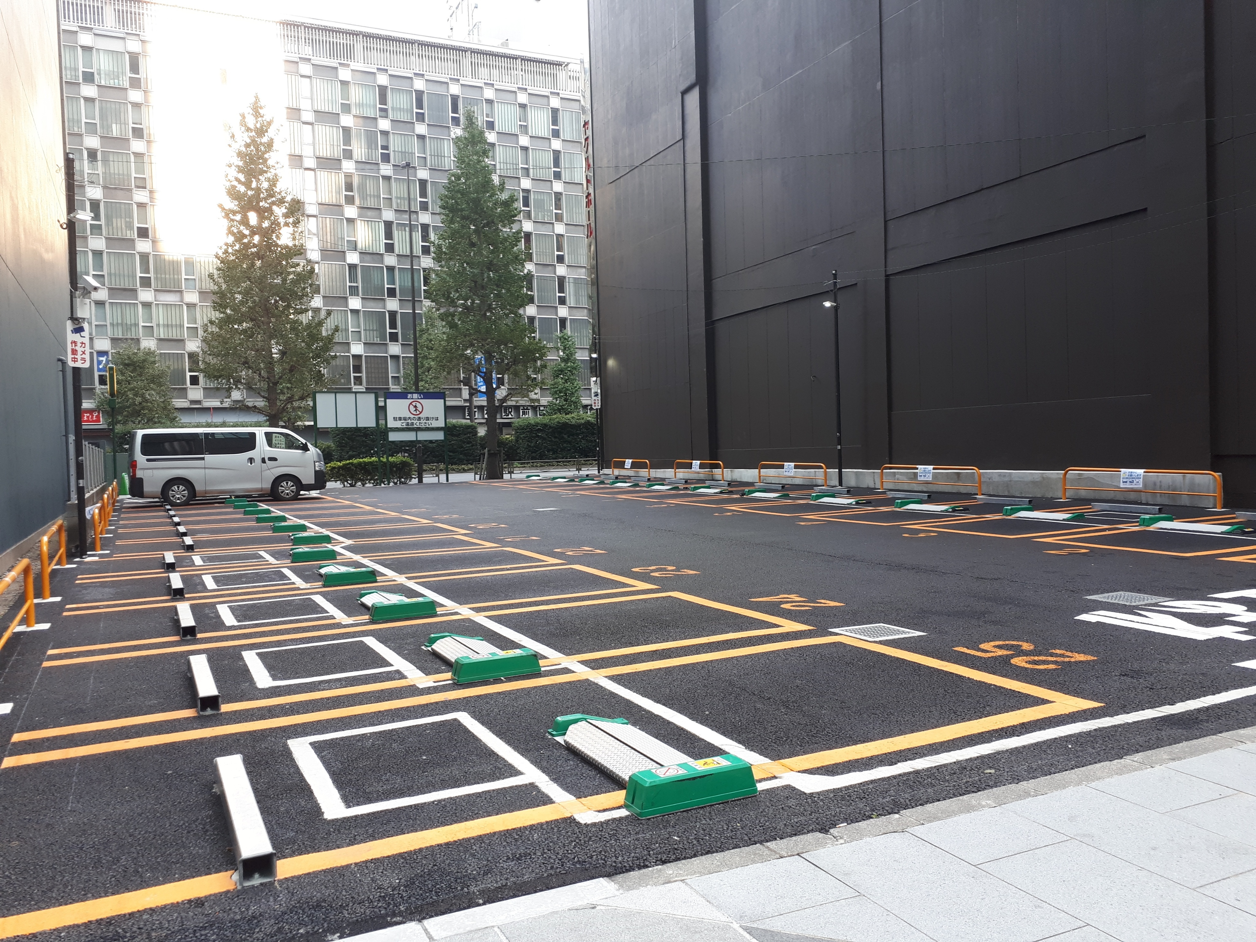 Estacionamentos de Tóquio abusam de invenções para poupar espaço; veja -  28/10/2019 - UOL Carros