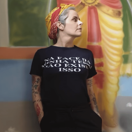 Fernanda Young em sua casa - Reprodução/YouTube