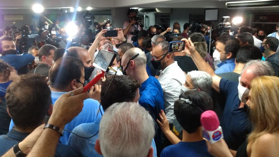 Tumulto no diretório do PSDB em São Paulo onde Bruno Covas discursou após a vitória na eleição municipal - Reprodução