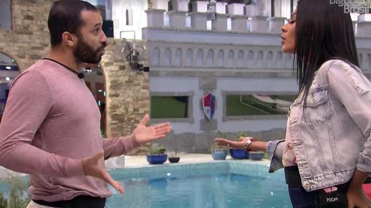 BBB 21: Pocah e Gilberto discutem na área externa - Reprodução/Globoplay - Reprodução/Globoplay
