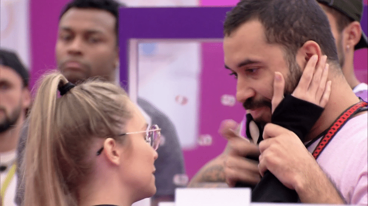 BBB 21: Carla dá monstro para Gil - Reprodução/Globoplay - Reprodução/Globoplay