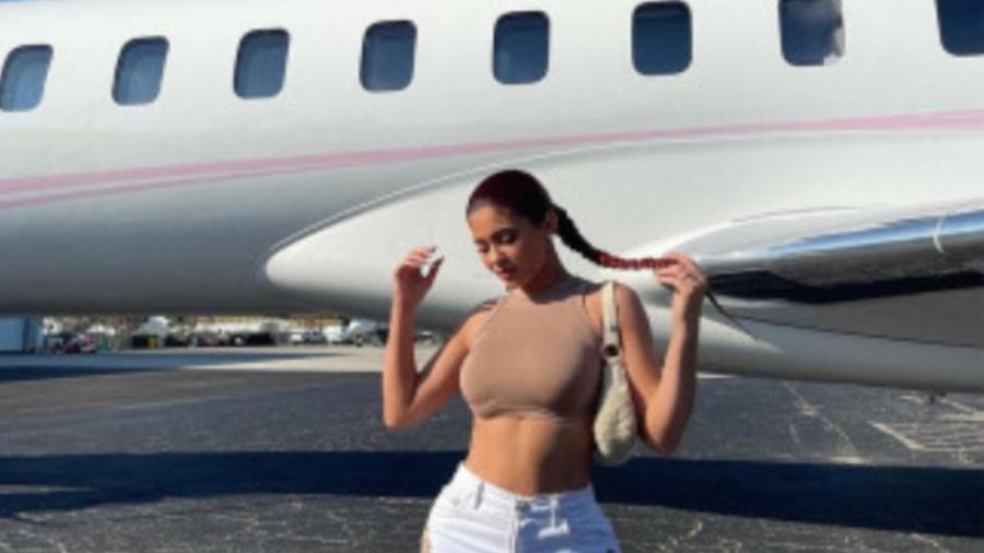 Em julho, a conta "Celebrity Jets" revelou que a estrela de reality show Kylie Jenner havia pegado um jato particular para um voo de 17 minutos - Reprodução/Instagram