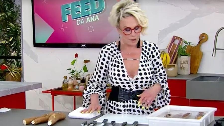 Ana MAria Braga tentou descascar mandioca em formato espiral - Reprodução/TV Globo