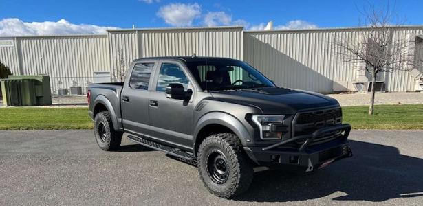 Leilão de carros de Kanye West totaliza em R$ 2,5 mi e bate recorde