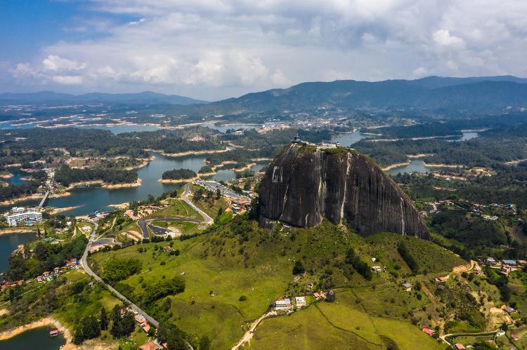 Vista aérea da Piedra Del Penol, Colômbia - Getty Images/iStockphoto - Getty Images/iStockphoto