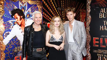 Baz Luhrmann, Olivia DeJong e Austin Butler em pré-estreia de 'Elvis'. Os três foram muito elogiados pela família do rei do rock - Jeremy Chan/Getty Images - Jeremy Chan/Getty Images