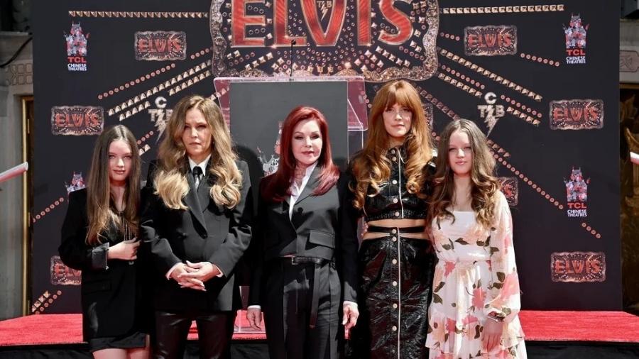 Harper, Lisa Marie Presley, Priscilla Presley, Riley Keough e Finley  - Getty Images