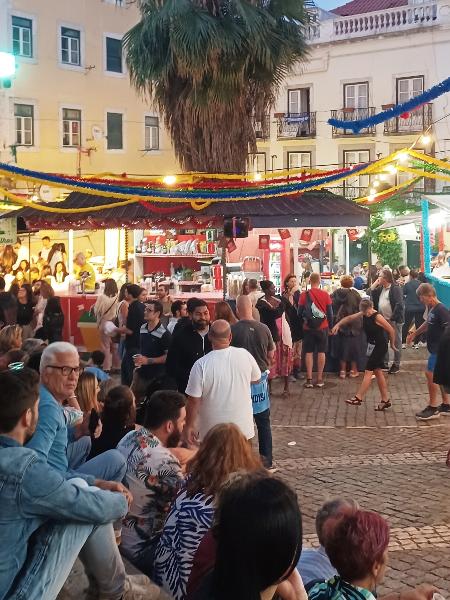 Cena da festa em Lisboa: portugueses vão às ruas - Fabiane Prohmann/ysoke - Fabiane Prohmann/UOL