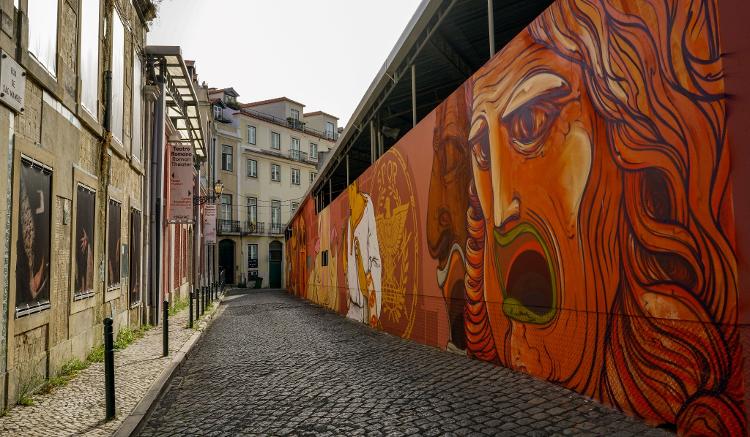 Os murais externos também são atração no Museu de Lisboa e fazem referência à época romana