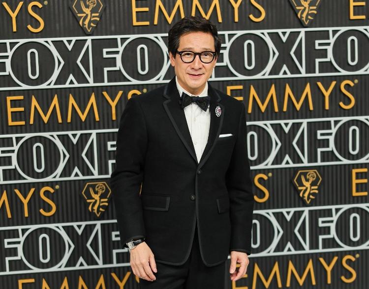 Ke Huy Quan, de 'Loki', chega ao 75º Emmy Awards
