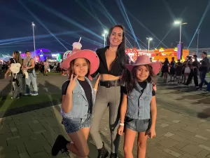 Das mini boiadeiras aos adultos: fãs defendem sertanejo no Rock in Rio