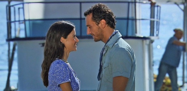 Fatmagül e seu noivo, Mustafá; novela estreou na segunda-feira (21) na tela da Band