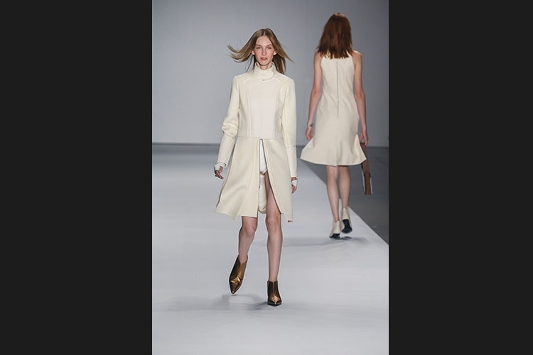 Modelo escorregando - Alexandre Schneider/UOL