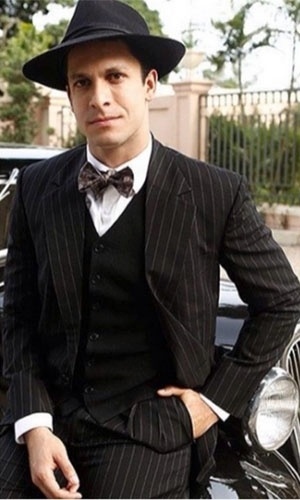 Celso (Rainer Cadete) ? Irmão de Sandra (Flávia Alessandra) e sobrinho de Anastácia (Eliane Giardini). É manipulado pela irmã. Boêmio, frequenta o Taxi Dancing quase todas as noites - Reprodução Instagram/Rainer Cadete