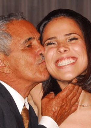 Wanessa Camargo publica foto antiga sendo beijada pelo avô, Francisco - Reprodução/Facebook/Wanessa
