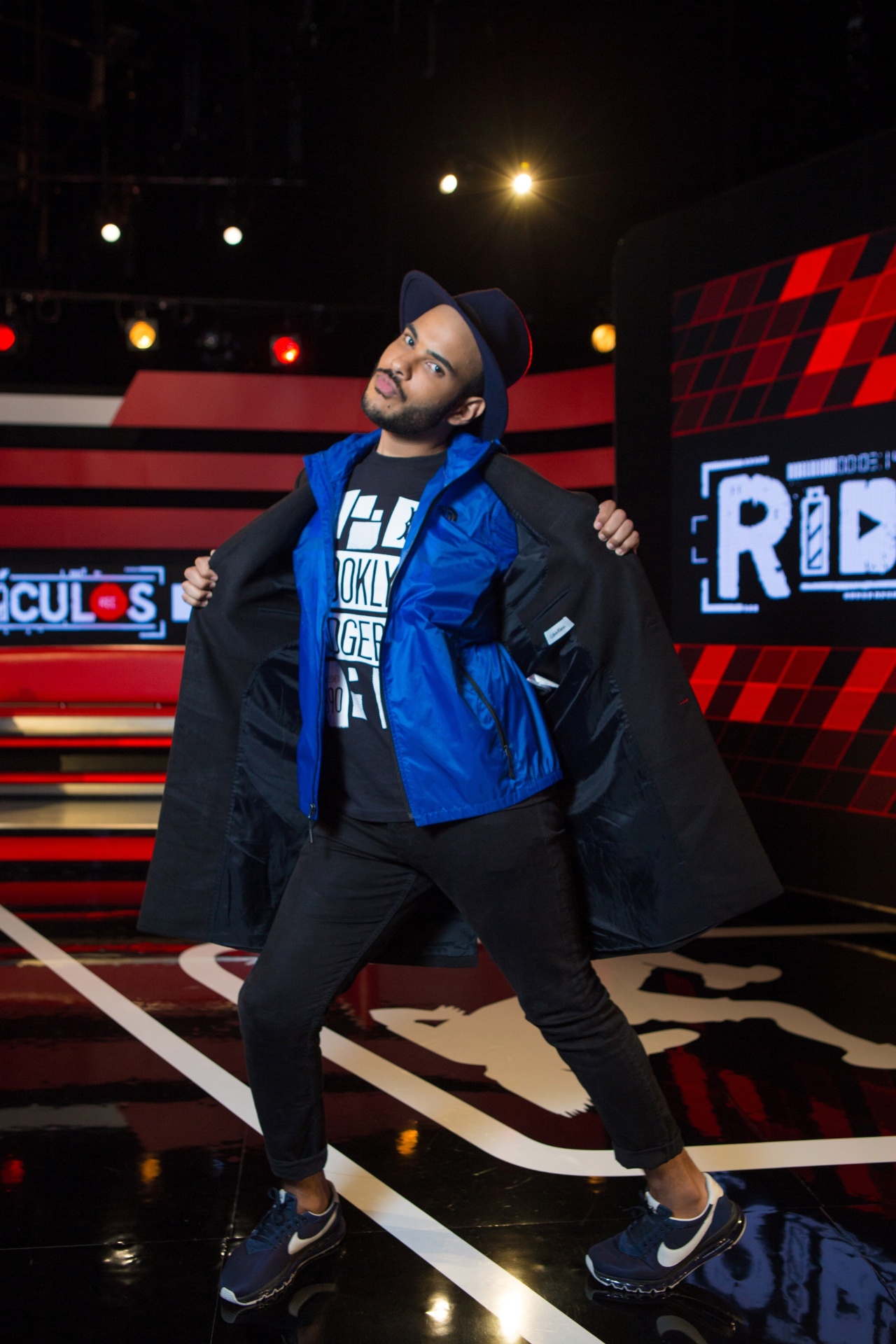 2016 - Hugo Gloss estreia na MTV com o programa "Ridículos", onde comenta sobre os vídeos que "bombam" na web - Divulgação/MTV