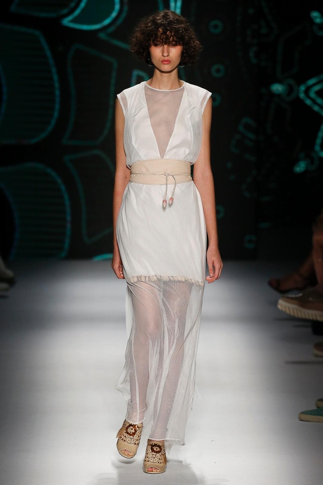 Lilly Sarti desfila coleção na SPFW N42 - Alexandre Schneider/UOL