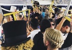 Noivos de NY se conheceram há 13 anos num ônibus... e se casaram em um! - Reprodução/Instagram