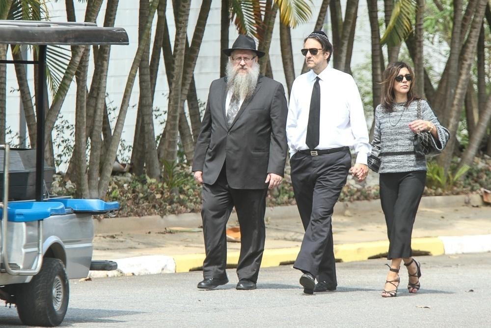 Pai do ator Luciano Szafir e avô de Sasha Meneghel, Gabriel Szafir foi enterrado neste domingo (24) no cemitério israelita do Butantã, em São Paulo. Luciano Szafir e Beth Szafir prestaram suas últimas homenagens - Amauri Nehn/Brazil News