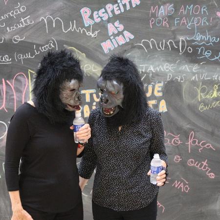 Integrantes das Guerrillas Girls realizam a intervenção "Departamento de Reclamações" no Sesc Sorocaba - Divulgação - Divulgação