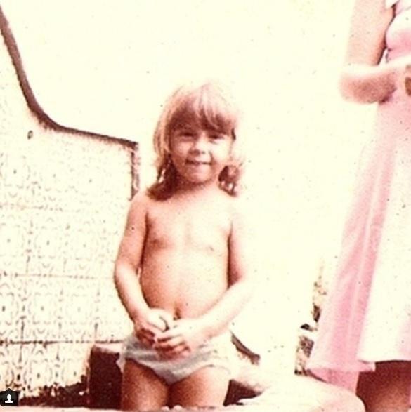 Carla Aparecida Perez Soares da Silva, ou simplesmente Carla Parez, nasceu em Salvador em 16 de novembro de 1977. Muito antes de segurar o tchan, ela já não tinha a mesma carinha? - Reprodução/Instagram