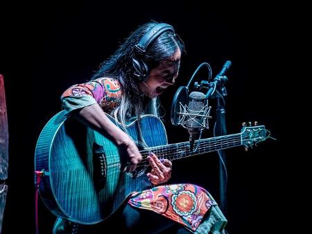 A cantora vietnamita Do Nguyen Mai Kho - Reprodução
