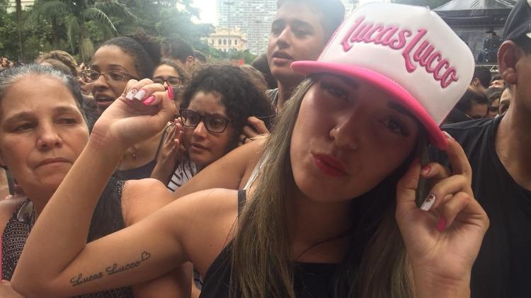 Mariana Cardoso chegou um dia antes para guardar lugar e ver Lucas Lucco de perto - Renata Nogueira/UOL - Renata Nogueira/UOL
