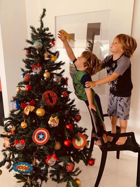 Geek: árvore de Natal de Regiane Alves foi feita para os fãs de super-heróis