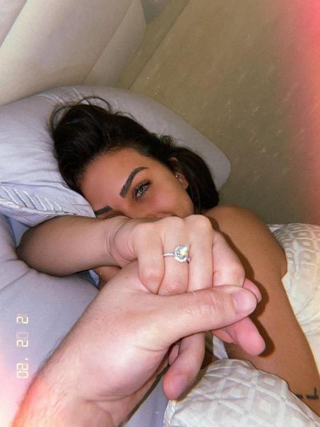 Flávia Pavanelli mostra anel de noivado  - Reprodução/Instagram