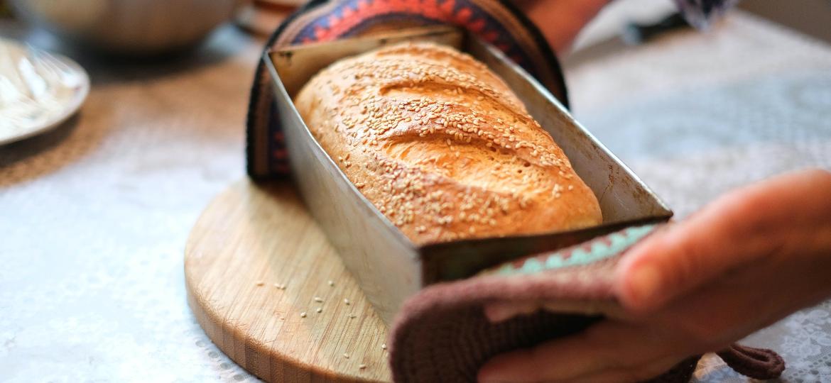 Pão caseiro é uma ótima pedida para os dias de isolamento - Unsplash