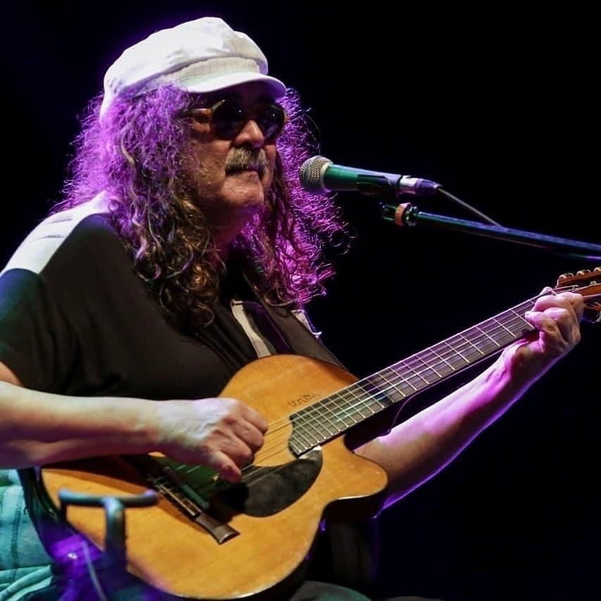 O cantor em um de seus shows - Reprodução/Instagram