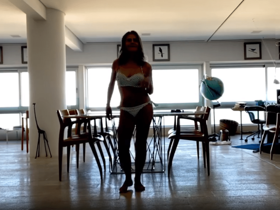 Maitê Proença dança de biquíni em sua casa - Reprodução/Instagram
