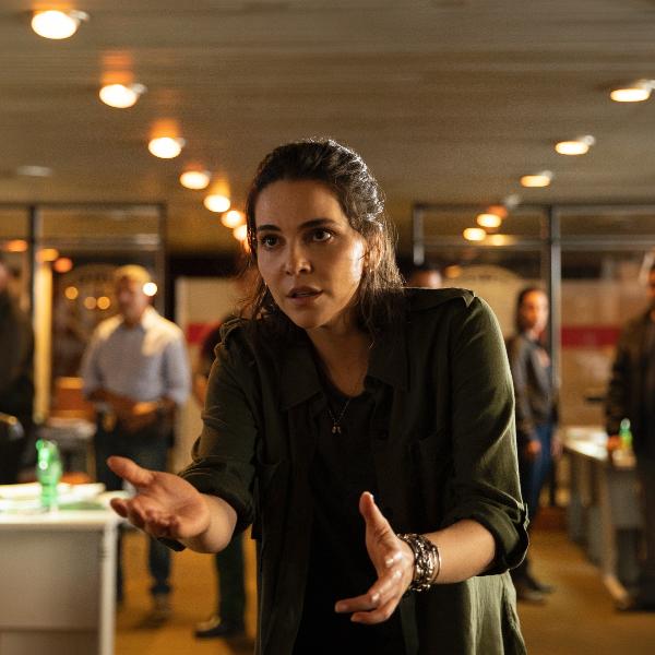 Tainá Müller em cena da série "Bom Dia, Verônica"