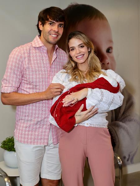 Kaká e Carol Dias deixam a maternidade com a filha Esther - Manuela Scarpa/Brazil News