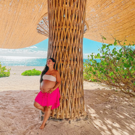 Simone exibiu barrigão da segunda gravidez durante temporada em Cancún, no México - Reprodução/Instagram/@simoneses