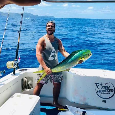 Caio Castro posta foto durante pesca em Fernando de Noronha - Reprodução/Instagram