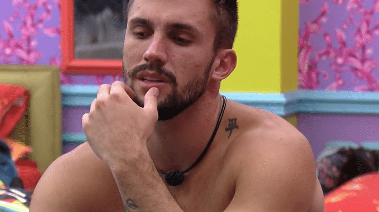 BBB 21: Arthur no quarto colorido - Reprodução/Globoplay - Reprodução/Globoplay