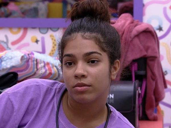 Maria foi desclassificada do BBB 22 após acertar um balde na cabeça de Natália