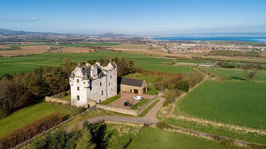 Fa"side Castle, em East Lothian: uma das joias reais escocesas à venda para quem quiser (e puder) - Reprodução/search.savills.com/