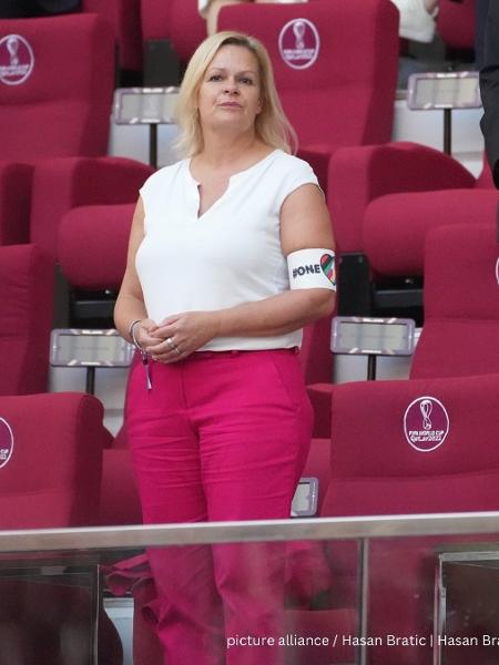 Ministra alemã Nancy Faeser usa a braçadeira One Love durante o jogo da selação do país  - Reprodução/Twitter 