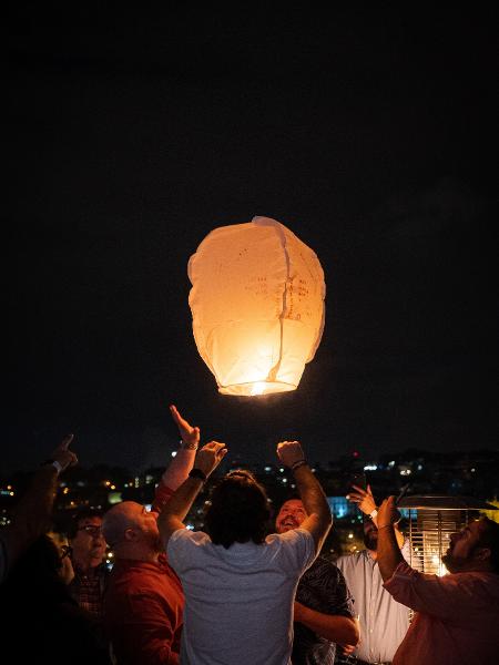 Soltar balões é uma tradição no Porto - Divulgação/WOW - Divulgação/WOW