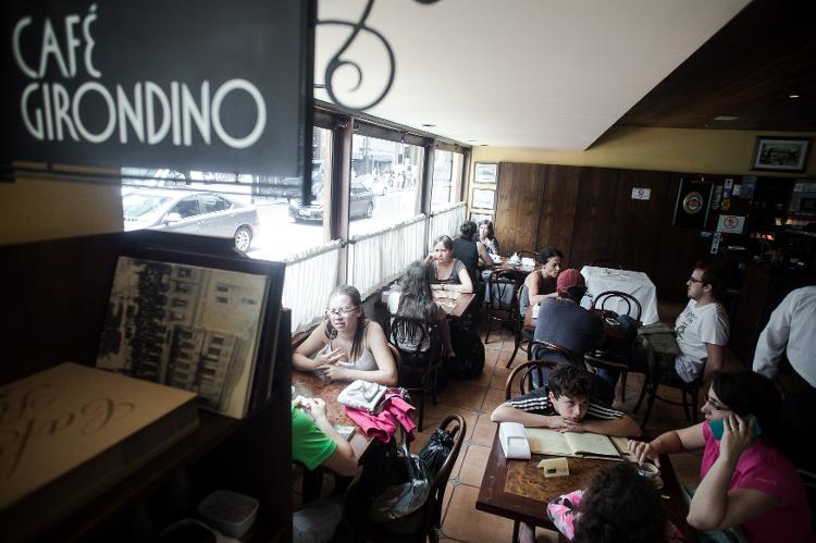 Cena da rotina do Café Girondino, no centro de São Paulo, em foto de 2015