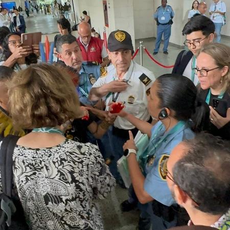 Momento da abordagem a Txai Suruí em Cali