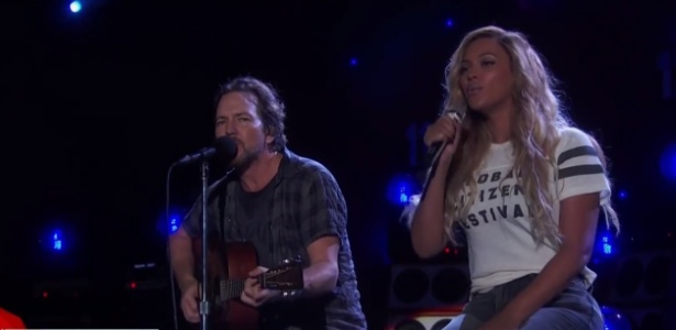 27.set.2015 - Eddie Vedder e Beyoncé cantam juntos em festival em Nova York - Reprodução/GlobalCitzenFestival