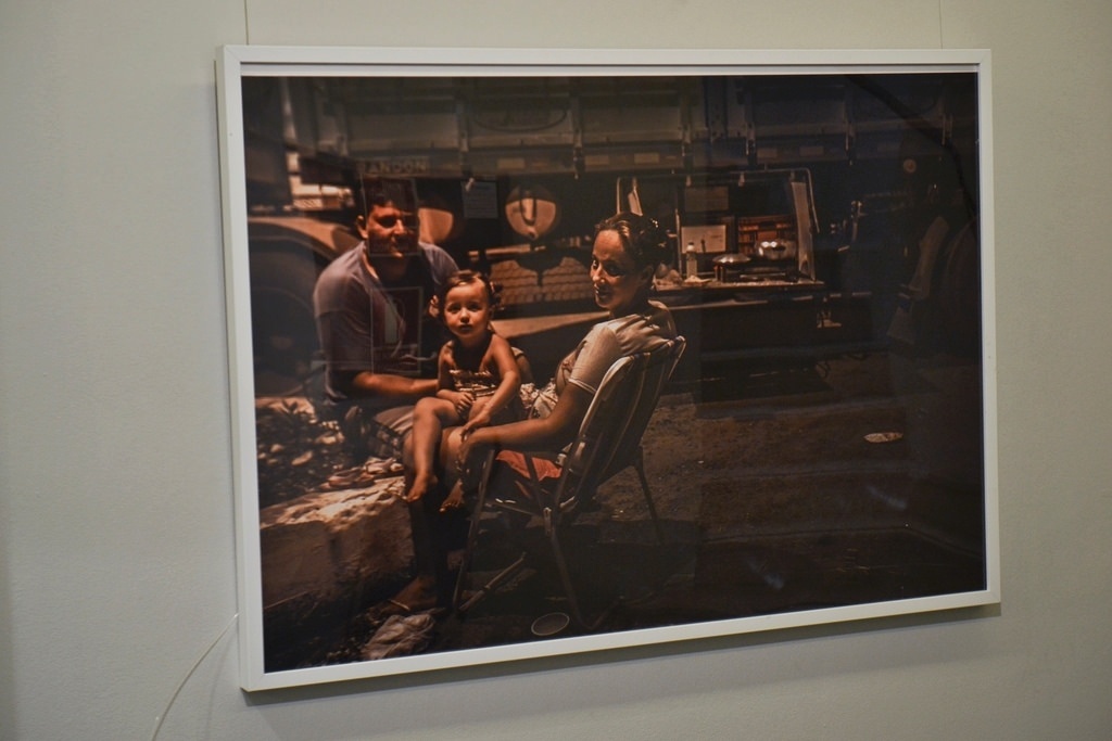 Imagens da exposição "Estradas dos Grãos", do brasileiro Ricardo Teles, que denuncia desperdício de alimentos nas estradas brasileiras - Divulgação