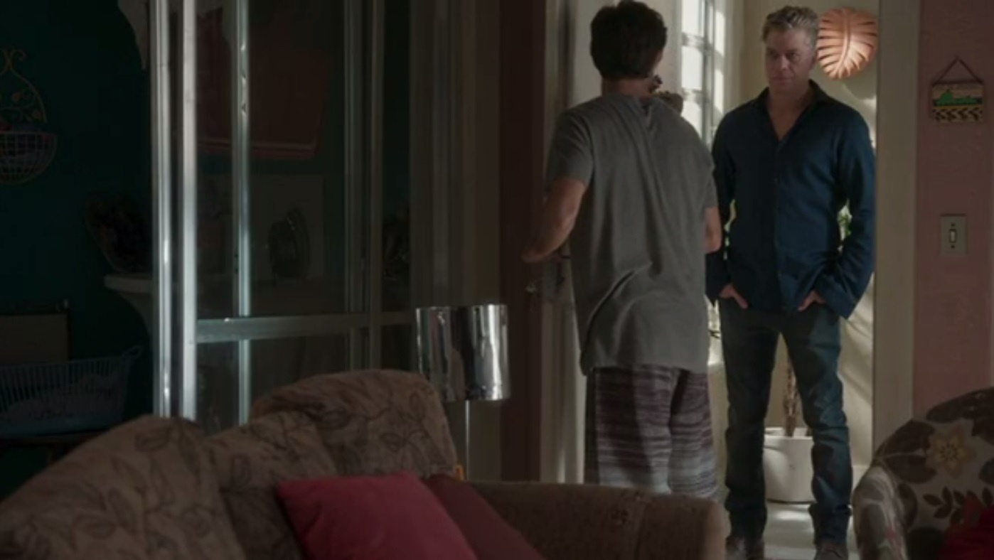 Arthur visita Jonatas e propõe para ele viajar com Eliza para Paris no último capítulo de "Totalmente Demais" - Reprodução/TV Globo