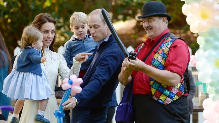 William e Kate com os filhos, George e Charlotte, durante visita real ao Canadá - Chris Wattie/Reuters - Chris Wattie/Reuters