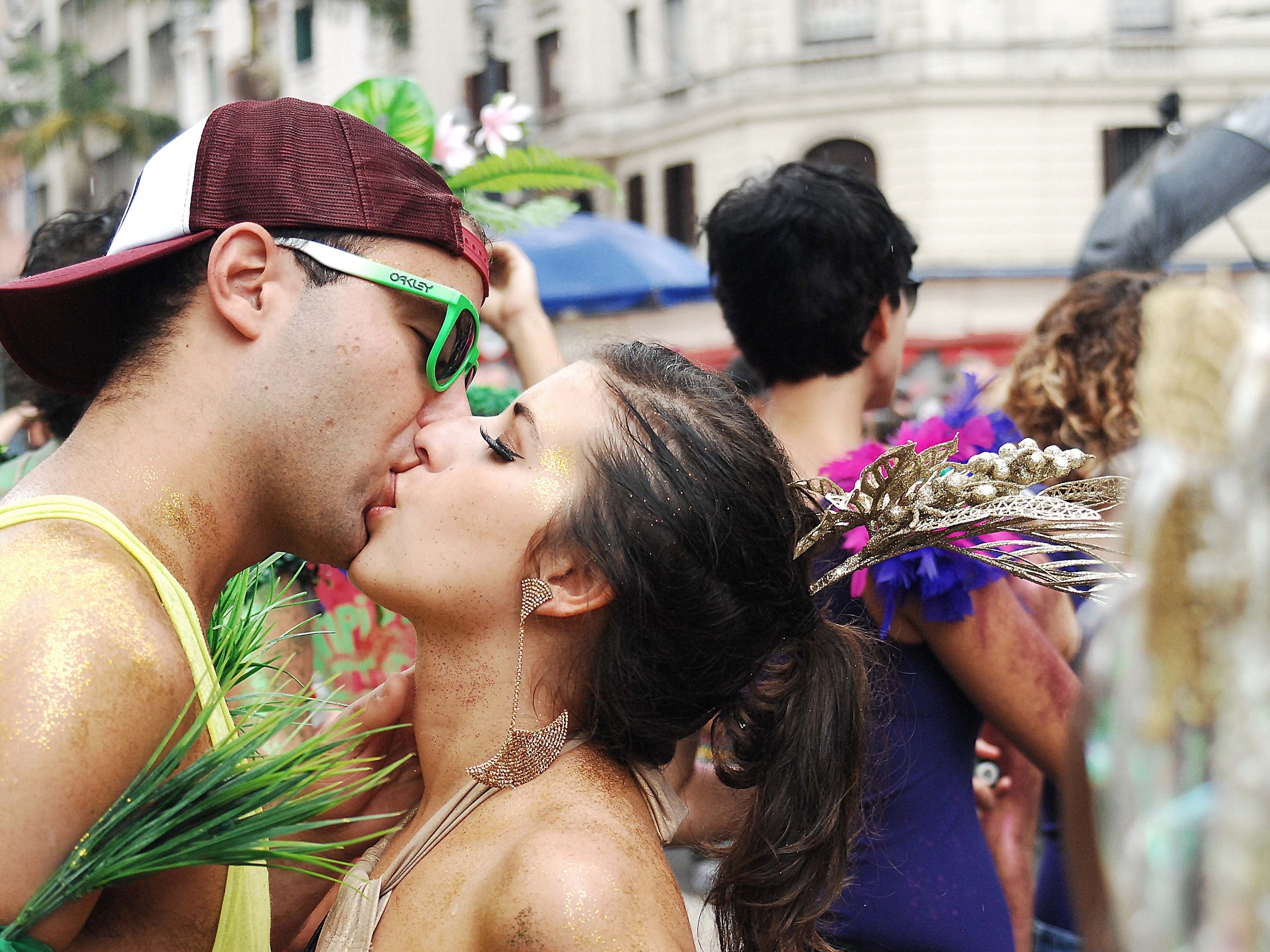 No Carnaval, 92% dos foliões querem transar com novo crush, diz pesquisa -  05/02/2018 - UOL Universa