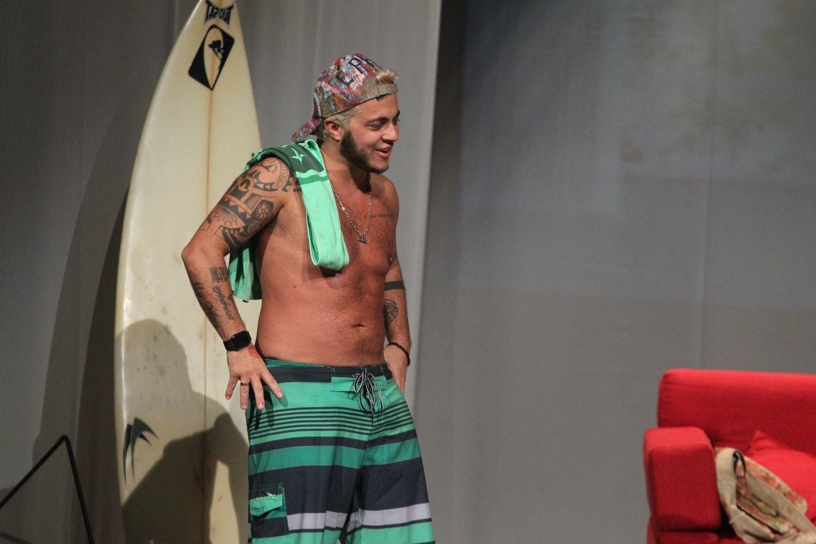 Thammy Miranda estreou nesta sexta-feira (2) a peça "T.R.A.N.S - Terapia de Relacionamento Amorosos Neuróticos Sexuais", no Teatro Glauce Rocha, no Rio, após a primeira apresentação na mostra de teatro Tiradentes em Cena, em Minas Gerais. No espetáculo, ele contracena com a namorada, Andressa Ferreira, tira a camisa e até vai para a cama com ela, mas a cena em que o ator fica de cueca foi retirada - Marcello Sá Barretto/AgNews
