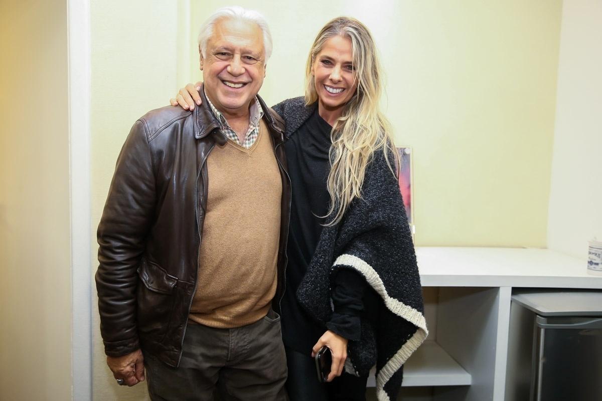 Antônio Fagundes e Adriane Galisteu visitaram o camarim do cantor Luan Santana - Manuela Scarpa/Brazil News